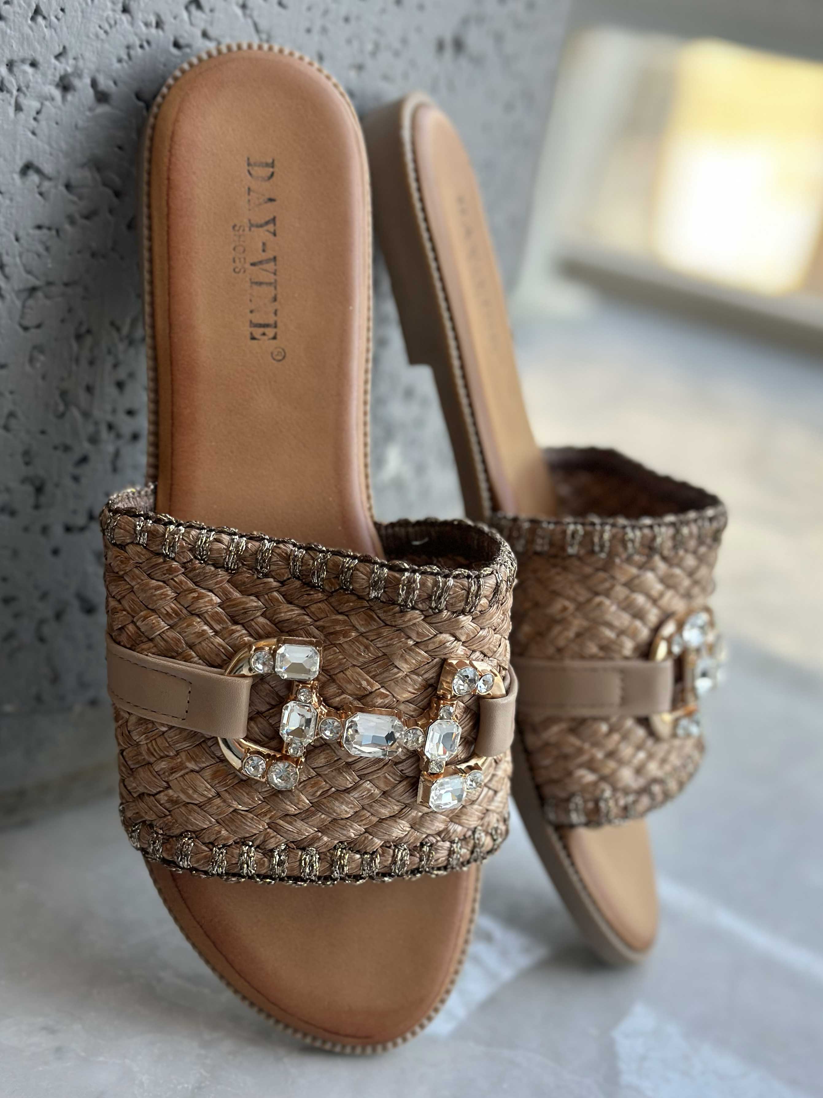 Vicki - Søde sandaler med flet og spænde af similisten